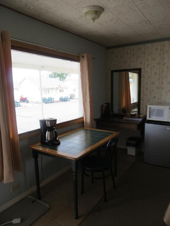 Fort Motel Fort Macleod Zimmer foto